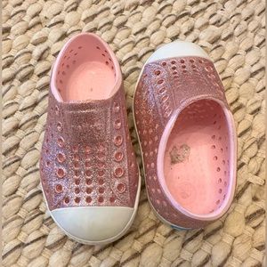 Native pink sparkle toddler girl size 6 like new